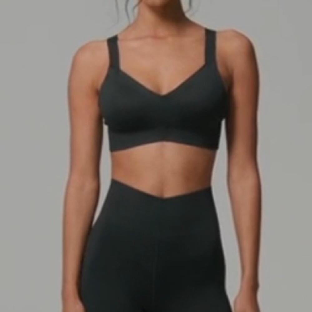 Alo Yoga | NWT! Airlift Strength Bra